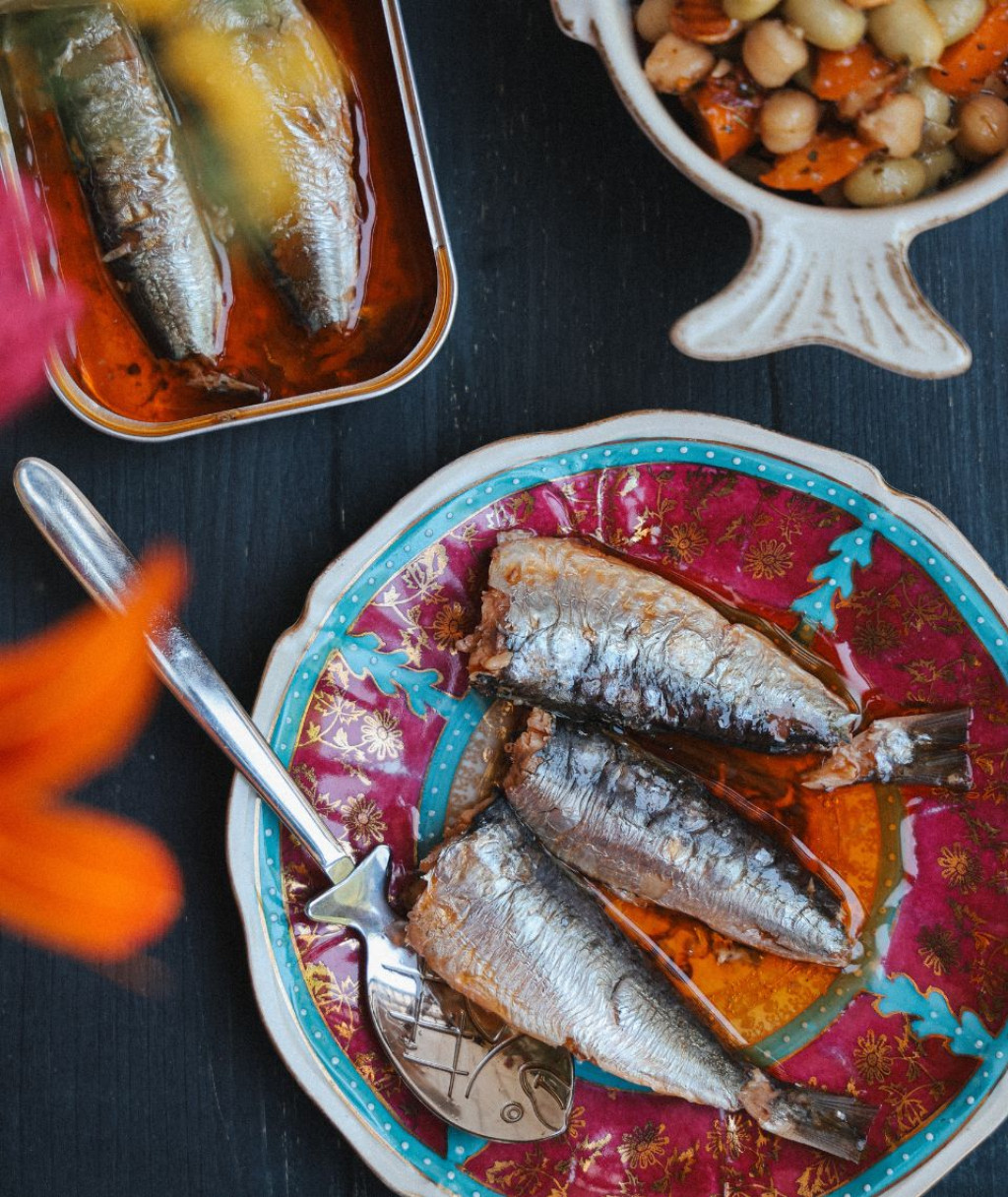 Sardines à l’huile de homard, edamame & abricot